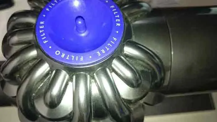 ダイソンdyson Dc62を使って臭い排気を完全に消す方法 フィルター部の清掃分解方法